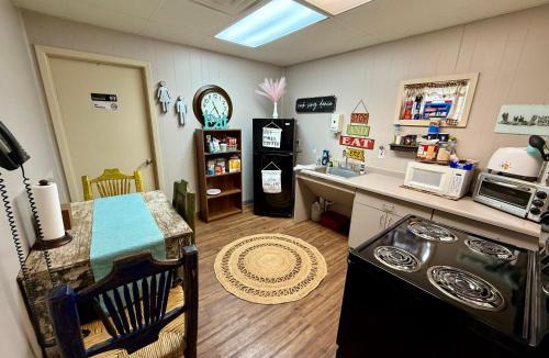 Bandera Hostel | A Place to Stay Reservations Rooms