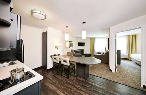 Baymeadows House | A Place You'll Surely Enjoy! 4 Spacious Units, Full Kitchen, Pets Allowed!