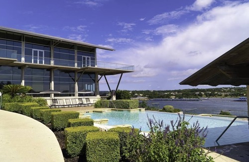 Lakeway Hotel | A Place You'll Surely Enjoy! 3 Convenient Units, Outdoor Pool!