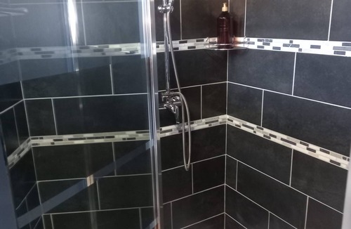 Lavelanet Bed & Breakfast | A pleasant room with shower room, 160cm bed and all comforts included.