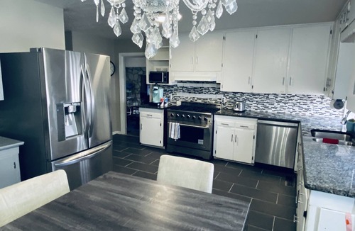 Central Oklahoma City House | A Point of Blue 🔵 Hottub/Pool table/10 min all OKC