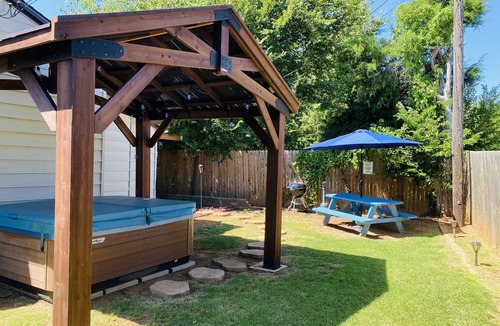 Central Oklahoma City House | A Point of Blue 🔵 Hottub/Pool table/10 min all OKC