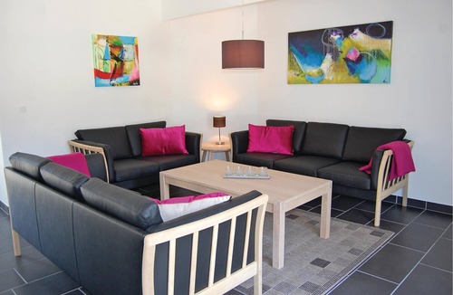 Ho House | A popular vacation home with eight good bedrooms.