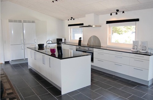 Ho House | A popular vacation home with eight good bedrooms.
