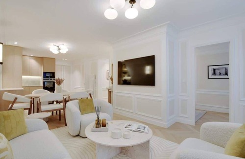 Quartier du Faubourg-Montmartre Apartment | A Prestigious 3-BR/2Ba in Opera