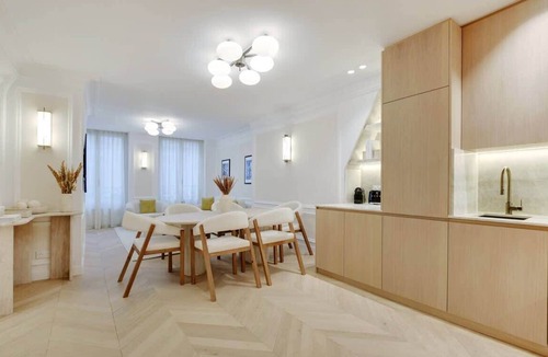 Quartier du Faubourg-Montmartre Apartment | A Prestigious 3-BR/2Ba in Opera