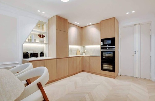 Quartier du Faubourg-Montmartre Apartment | A Prestigious 3-BR/2Ba in Opera