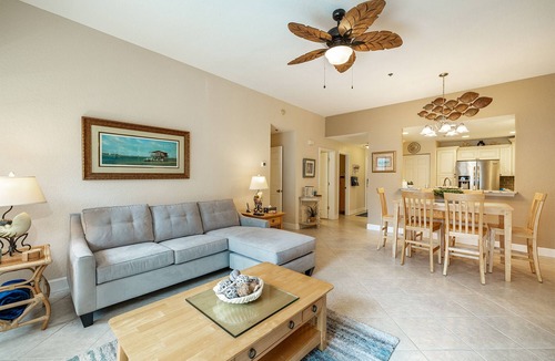 Independence Square House | A private beachfront condo just steps from beach