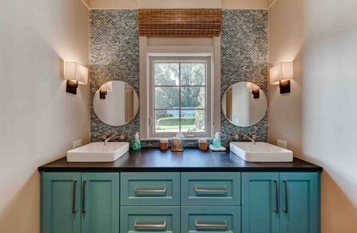 Gainesville Resort | A Private Lakefront Estate Hosting | Reunions | Corporate Retreats