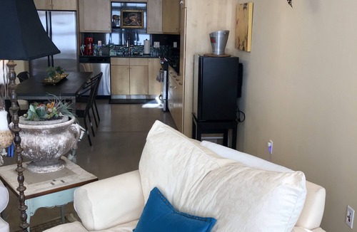 South Capitol Condo | A PRIVATE LOFT IN A GREAT WALKABLE URBAN LOCATION