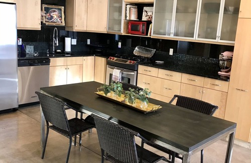 South Capitol Condo | A PRIVATE LOFT IN A GREAT WALKABLE URBAN LOCATION