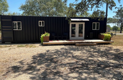 Seguin Cottage | A Private Retreat Surrounded By The Peaceful Charm of Alpacas