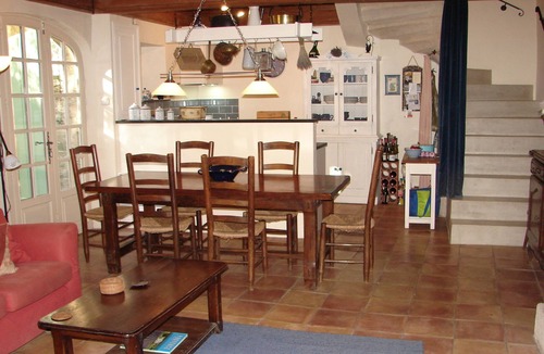 Boulbon House | A Provencal village house near of shops and restaurants with Air Con Bedrooms