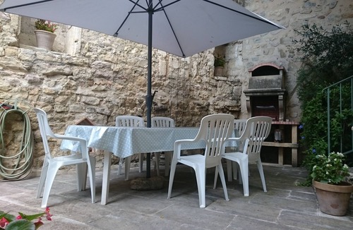 Boulbon House | A Provencal village house near of shops and restaurants with Air Con Bedrooms
