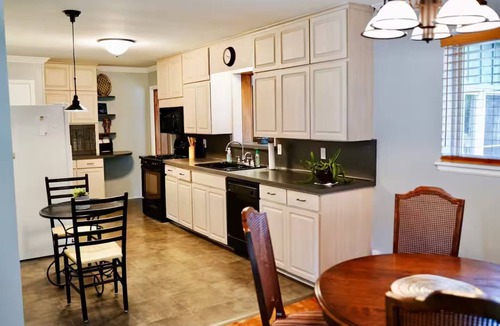 Little Rock House | A quaint and peaceful home - perfect for a family getaway close to everything!