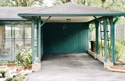 Little Rock House | A quaint and peaceful home - perfect for a family getaway close to everything!