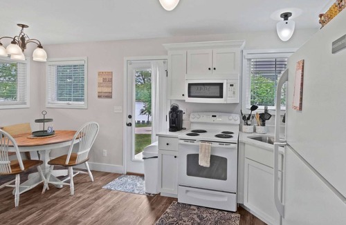 Ottawa House | A Quaint, Inviting Retreat
