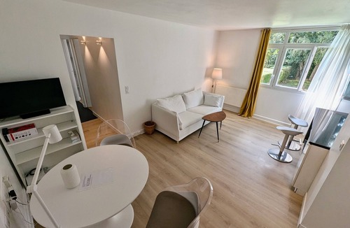 Garches Apartment | A quiet apartment between Paris and Versailles