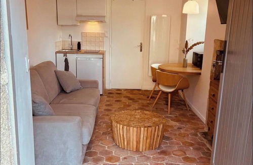 Mauleon Apartment | A quiet, authentic 1808 studio near Puy du Fou