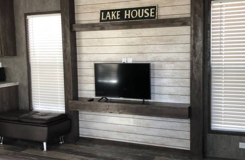 Gordonville House | A Quiet Country Road Getaway