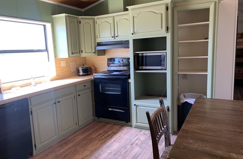 Dimmit County House | A quiet country retreat 8 miles from town.