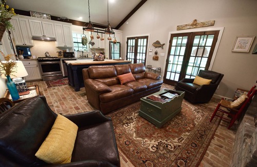 Laurel Cottage | A quiet peaceful getaway that is surrounded by beautiful trees and wild life.