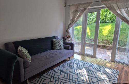 Winchmore Hill Apartment | A quiet room in a two bed room flat