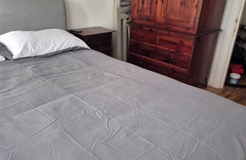 Winchmore Hill Apartment | A quiet room in a two bed room flat