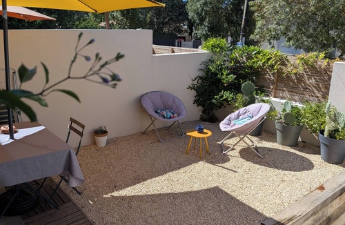 Teyran Apartment | A quiet room with a private courtyard