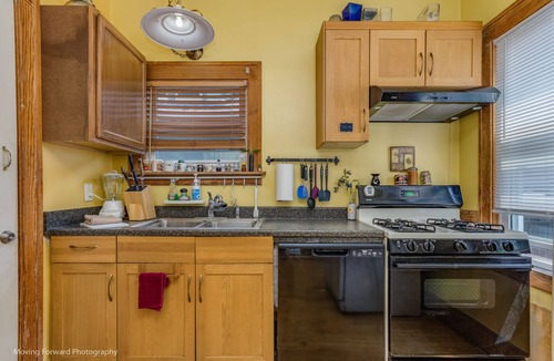 Oak Park House | A quiet stay while you are away