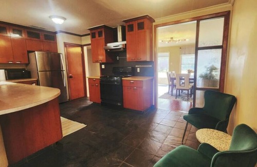 Highland House | A Rare find- Bright & Charming Central Austin Home- 3bedroom in the heart of ATX