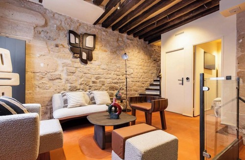 Quartier Sainte-Avoye Apartment | A REFINED PIED-À-TERRE COMBINES PARISIAN CHARM WITH MODERN COMFORT – LE MARAIS