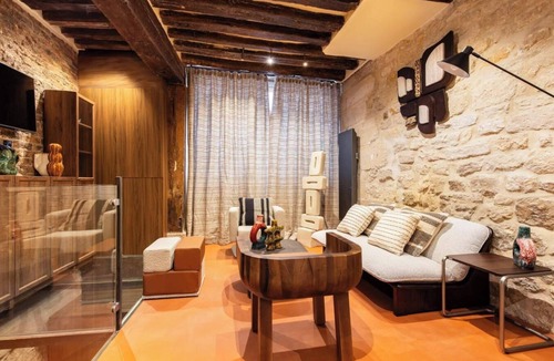 Quartier Sainte-Avoye Apartment | A REFINED PIED-À-TERRE COMBINES PARISIAN CHARM WITH MODERN COMFORT – LE MARAIS