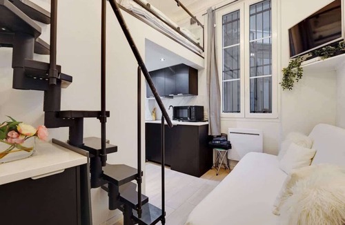 Hopital Saint-Louis Apartment | A Refined Studio in One of Paris’ Most Authentic Neighborhoods