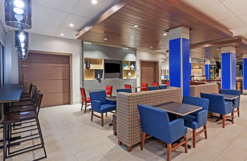 Chanute House | A Relaxing and Fun Escape! Perfect for Family