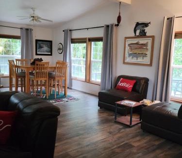 Beaver House | A Relaxing Getaway-A Backwoods Cabin SolDuc River