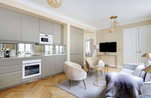 Madeleine Apartment | A Remarkable 2-BR/2-BA in Opéra - Saint-Lazare