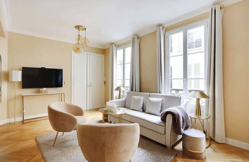 Madeleine Apartment | A Remarkable 2-BR/2-BA in Opéra - Saint-Lazare