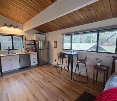Douglas County House | A Restful Studio Near a Creek and Forest - Pet Friendly
