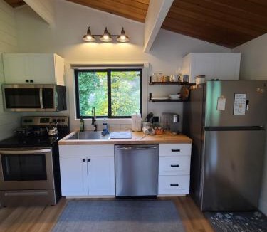 Douglas County House | A Restful Studio Near a Creek and Forest - Pet Friendly