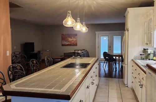 Midway House | A retro rejuvenation