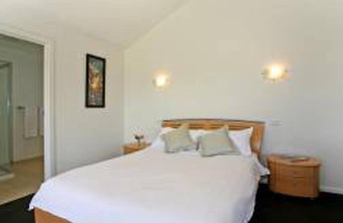 Aireys Inlet Apartment | A River Bed - Across The Road From The River.