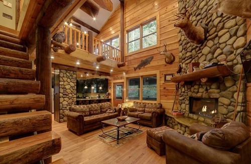 Helen Cabin | A River Runs Thru It | Riverfront Cabin