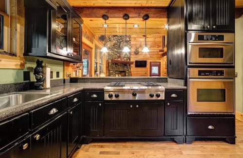 Helen Cabin | A River Runs Thru It | Riverfront Cabin