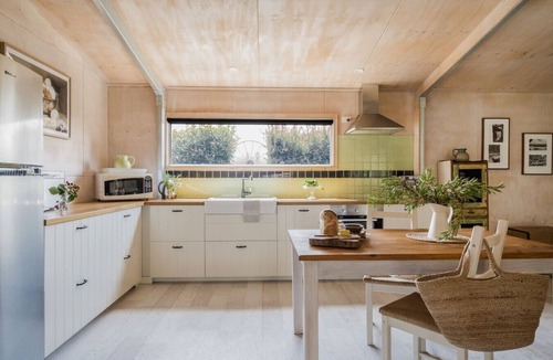 Bullarto South Cottage | A Romantic Escape in Nature’s Embrace