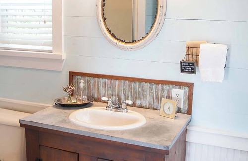 Brenham Cottage | A Romantic Escape at Tara Farms