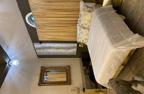 Worcester Apartment | A Romantic gateway suite