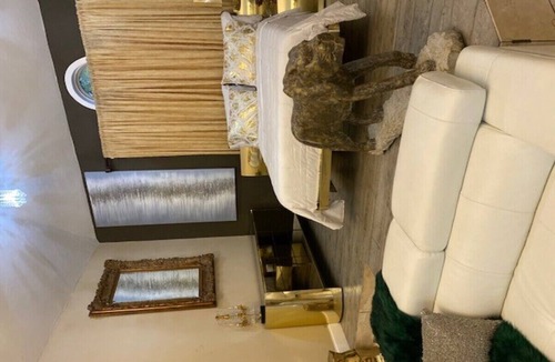 Worcester Apartment | A Romantic gateway suite