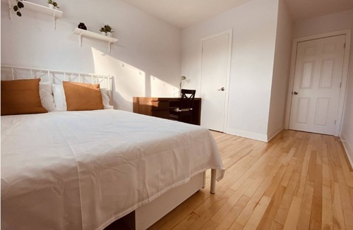 Ottawa Division House | A Room near Ottawa Downtown