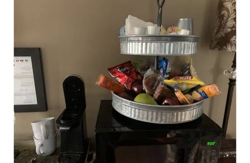 Bardstown Apartment | A Room Off Broadway, a prime downtown hideaway